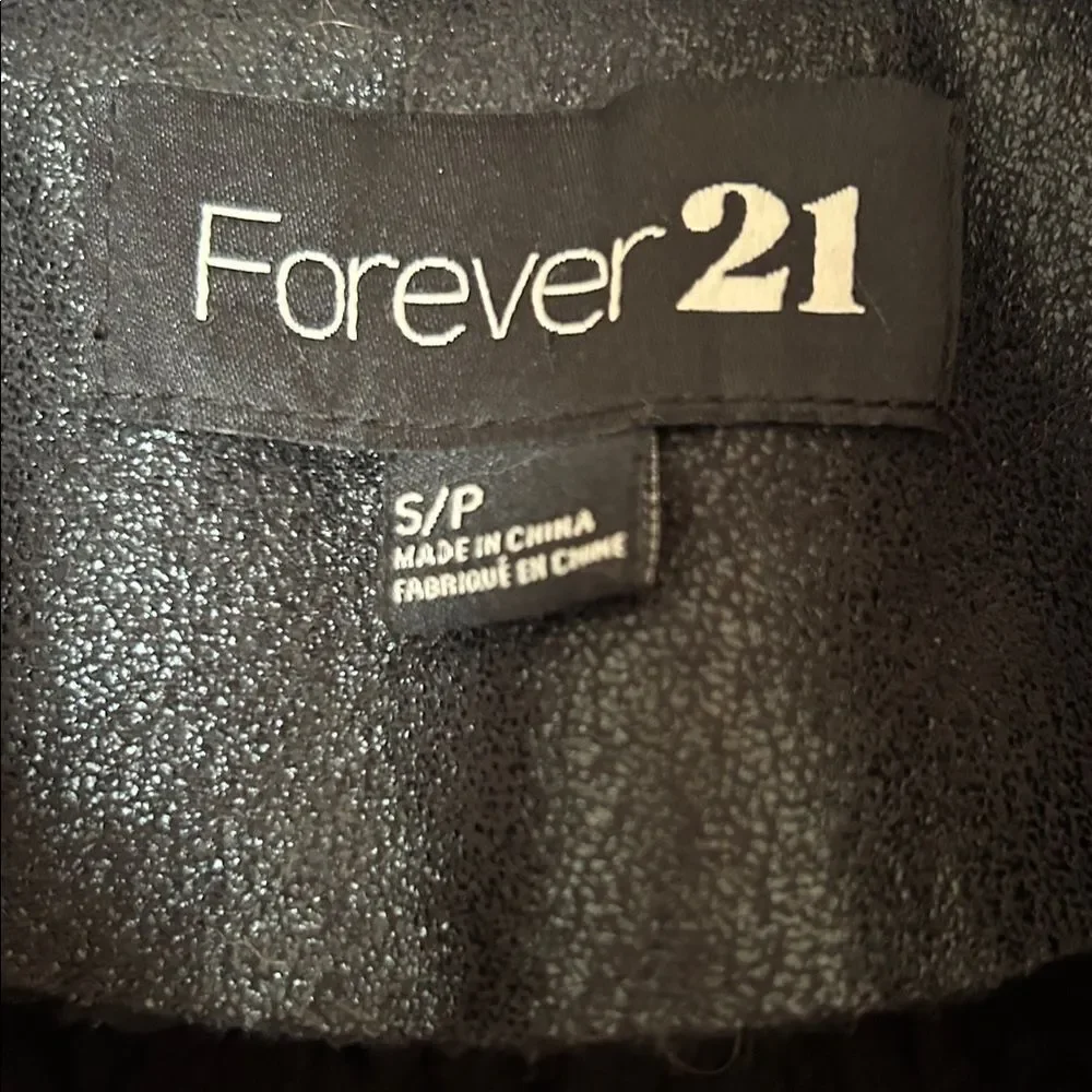 Forever 21 Black Faux suede crop Jacket with Faux Fur side zip size s/p. CJ